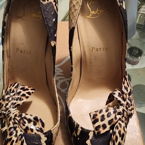 Christian Louboutin Black and Cream Patterned Heels - Picture 4 of 9